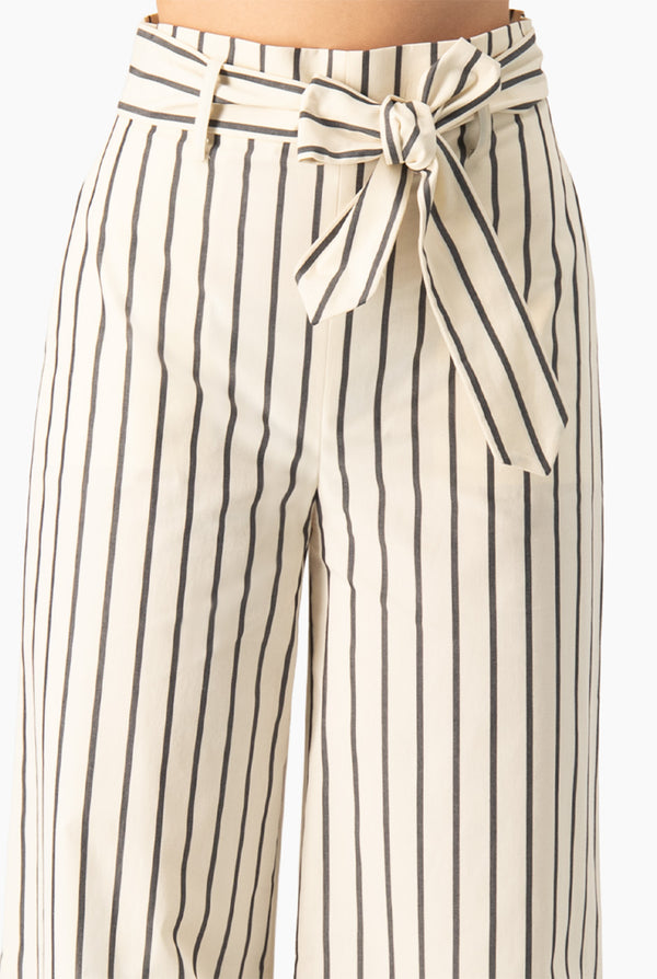 Pantalon de rayas con cinta