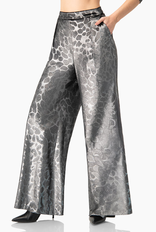 Pantalon amplio tipo palazzo