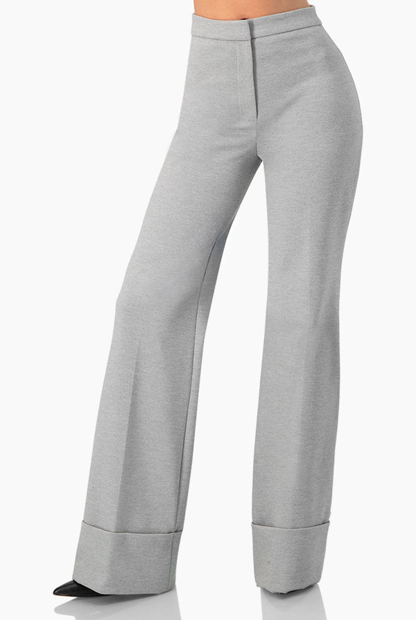 Pantalon campana y dobladillo ancho