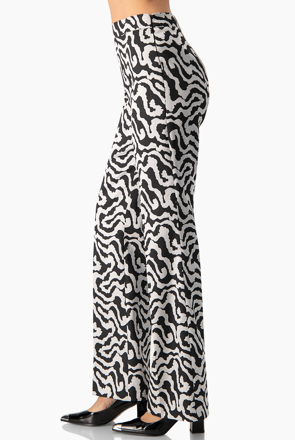 Pantalon recto y cierre en costado