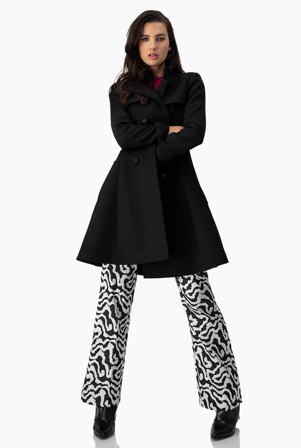 Pantalon recto y cierre en costado