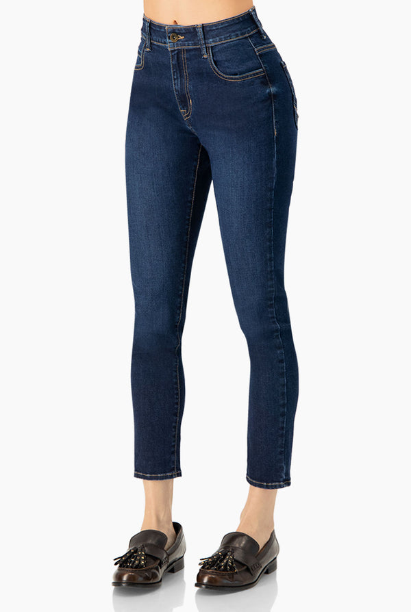 Jeans skinny con un boton frontal