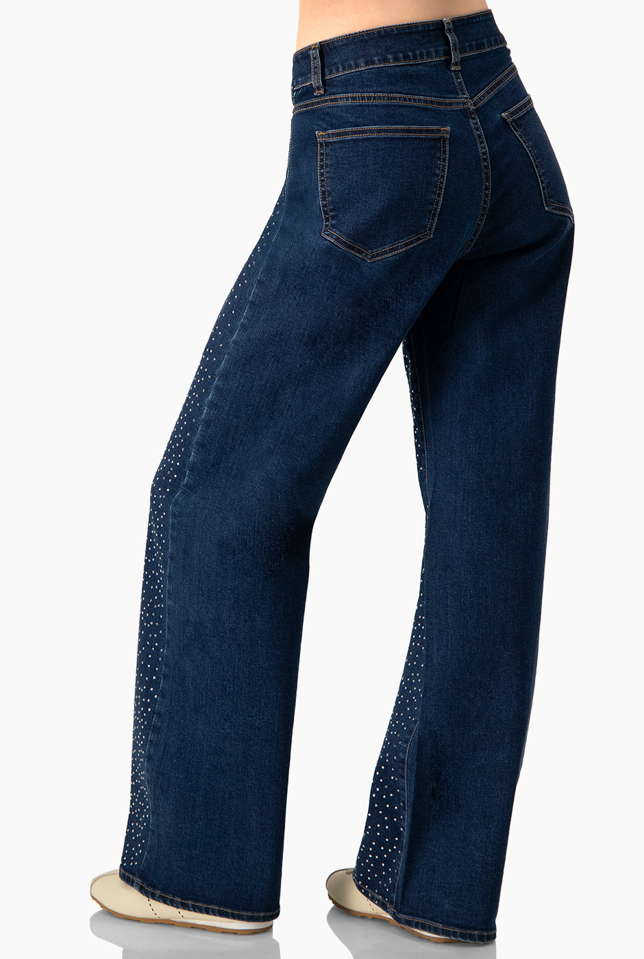 Jeans amplios azules con pedrería y bolsillos de parche
