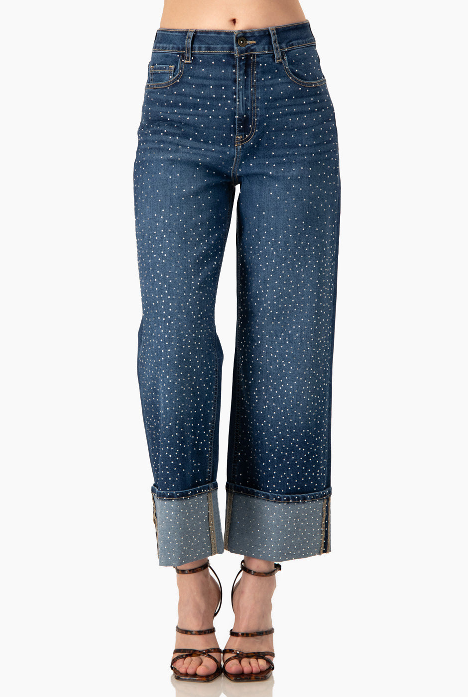 Jeans amplios azul con detalles de pedrería y ruedo doblado