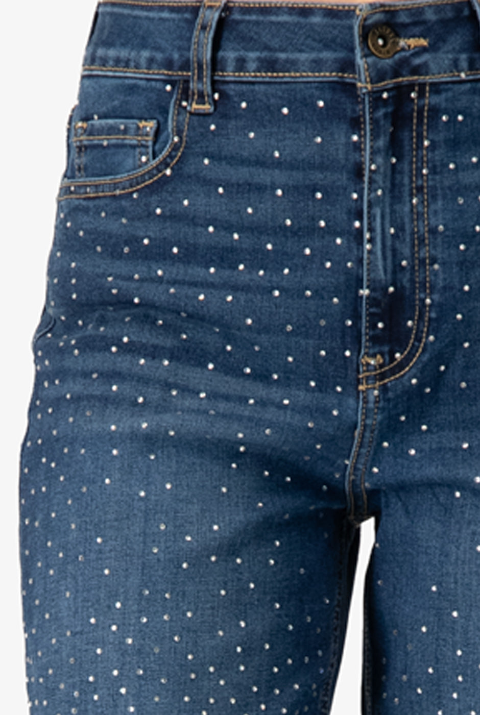 Jeans amplios azul con detalles de pedrería y ruedo doblado