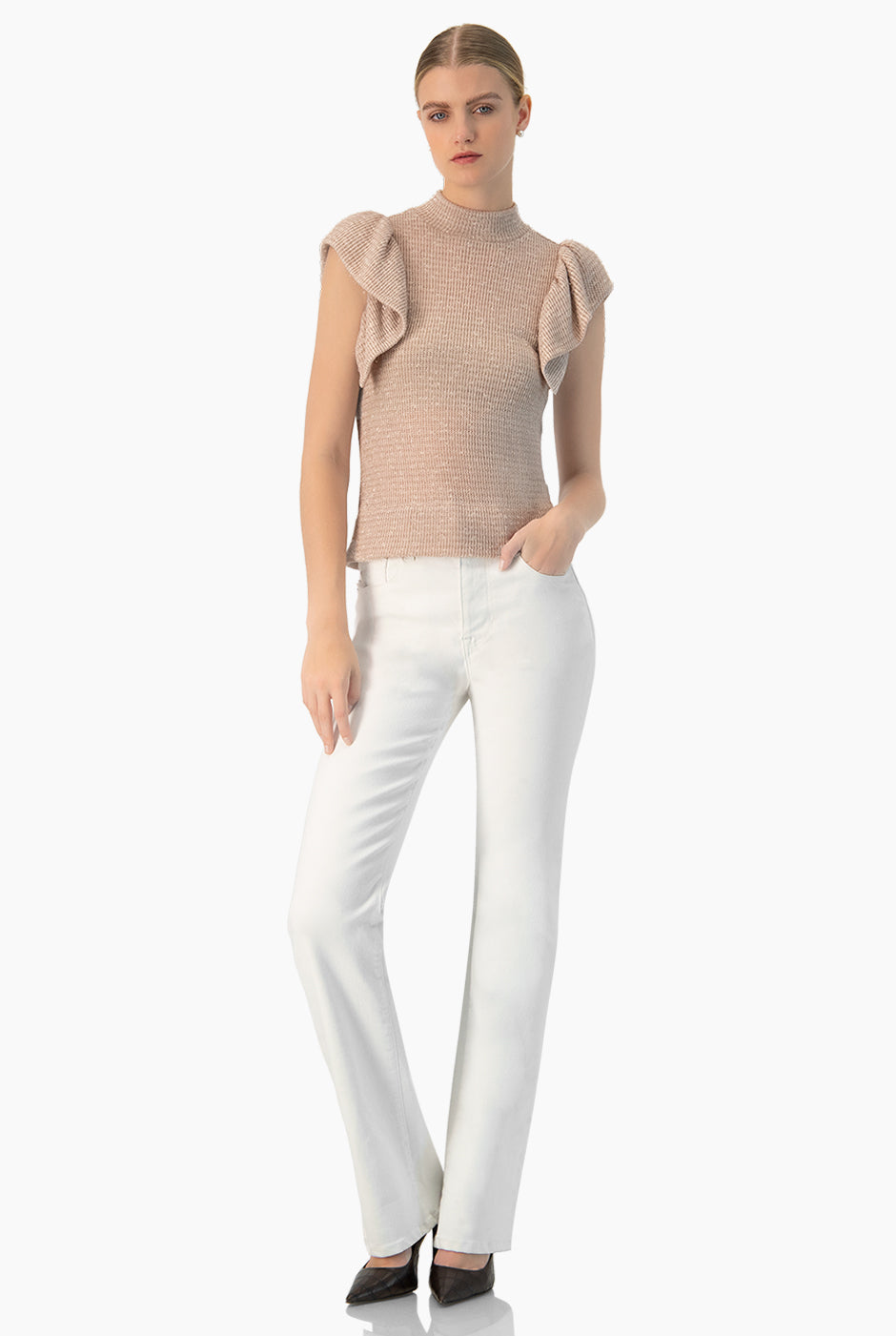 Jeans slim blancos con bolsillos de parche y botón frontal