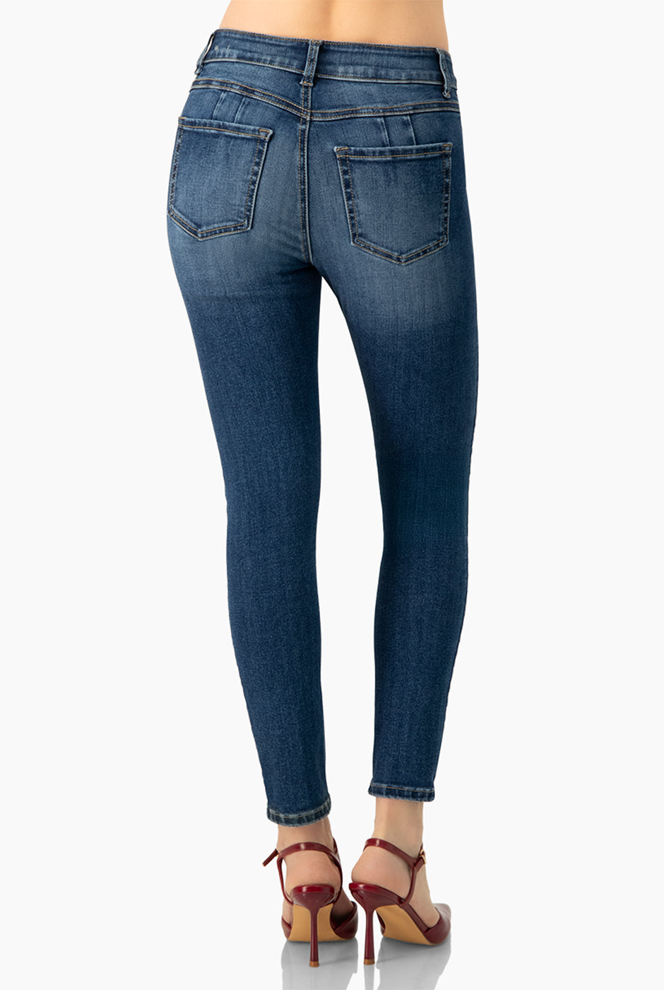Jeans skinny azul con botón frontal y bolsillos de parche