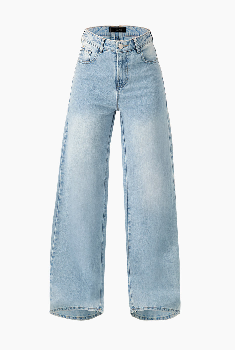 Jeans amplio azul claro con bolsillos y botón frontal