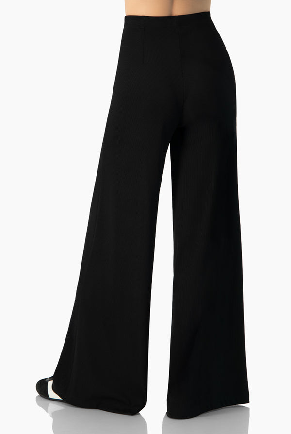 Pantalon amplio en tono negro