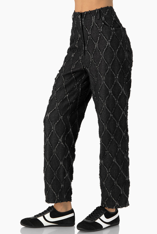 Pantalon recto con destruccion