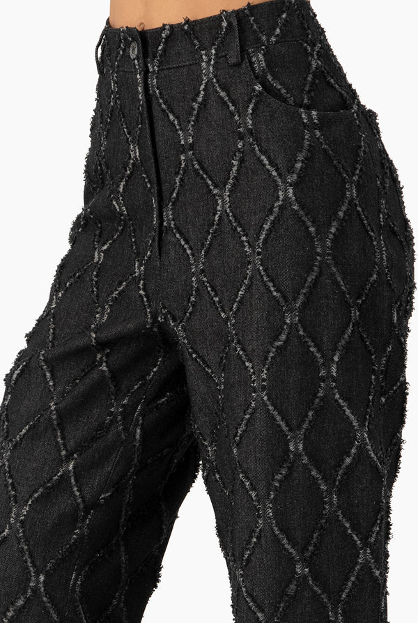 Pantalon recto con destruccion