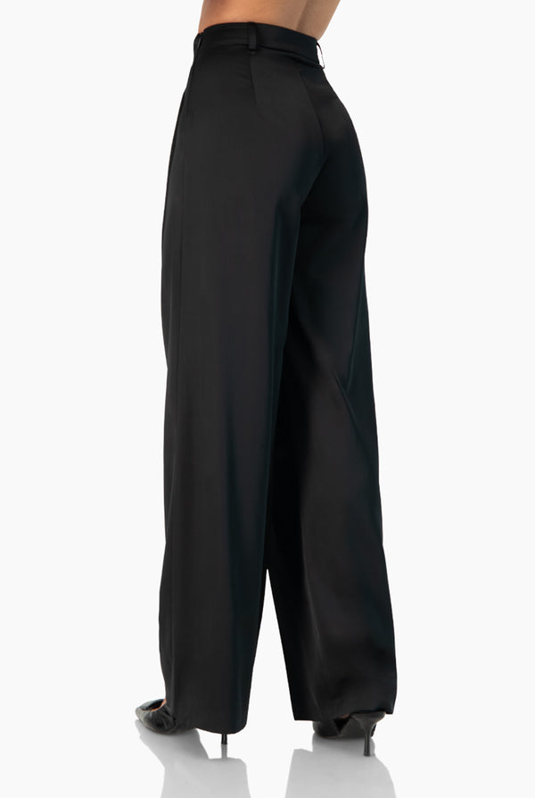 Pantalon negro liso pierna amplia
