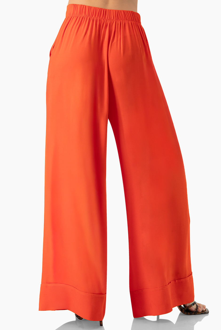Pantalón naranja de pierna ancha con bolsillos laterales