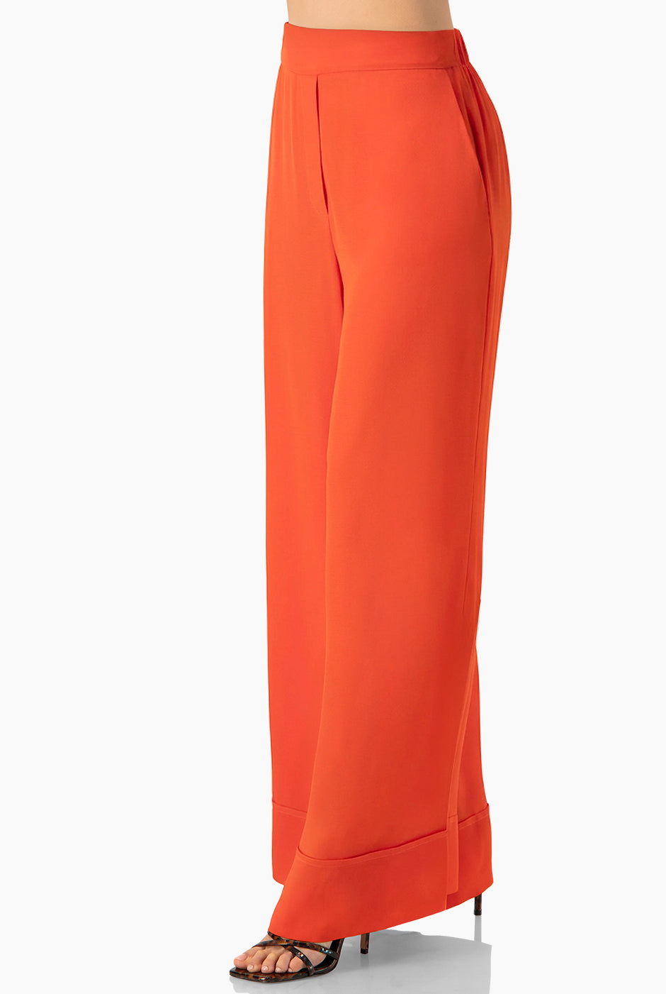 Pantalón naranja de pierna ancha con bolsillos laterales