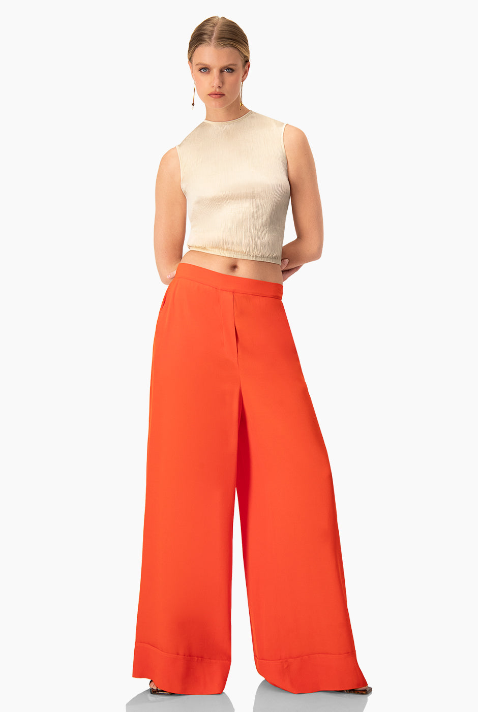 Pantalón naranja de pierna ancha con bolsillos laterales