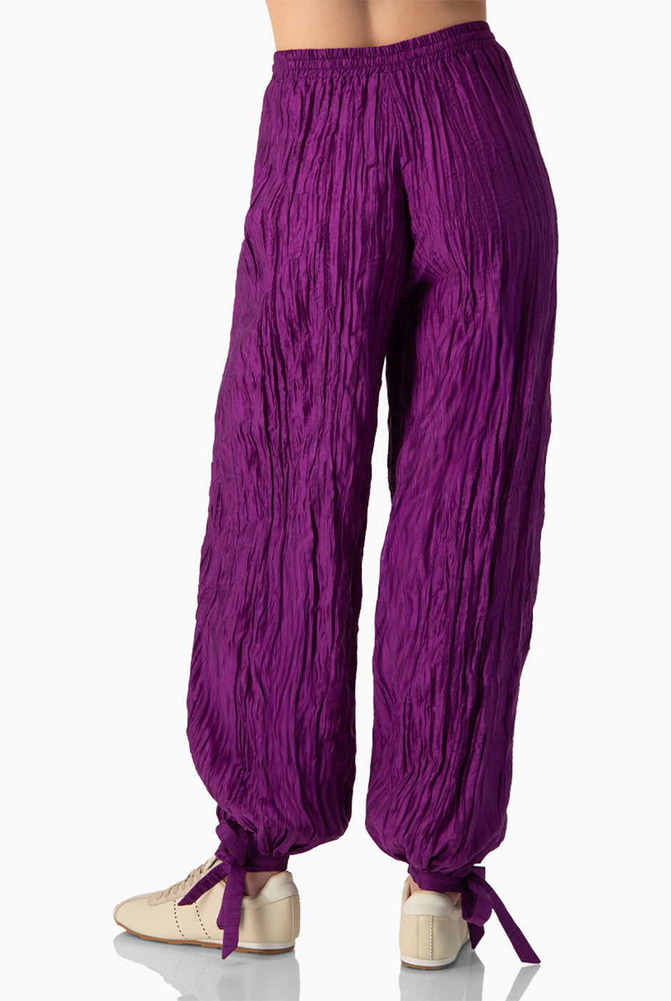 Pantalón morado amplio con cintas en tobillos y cintura