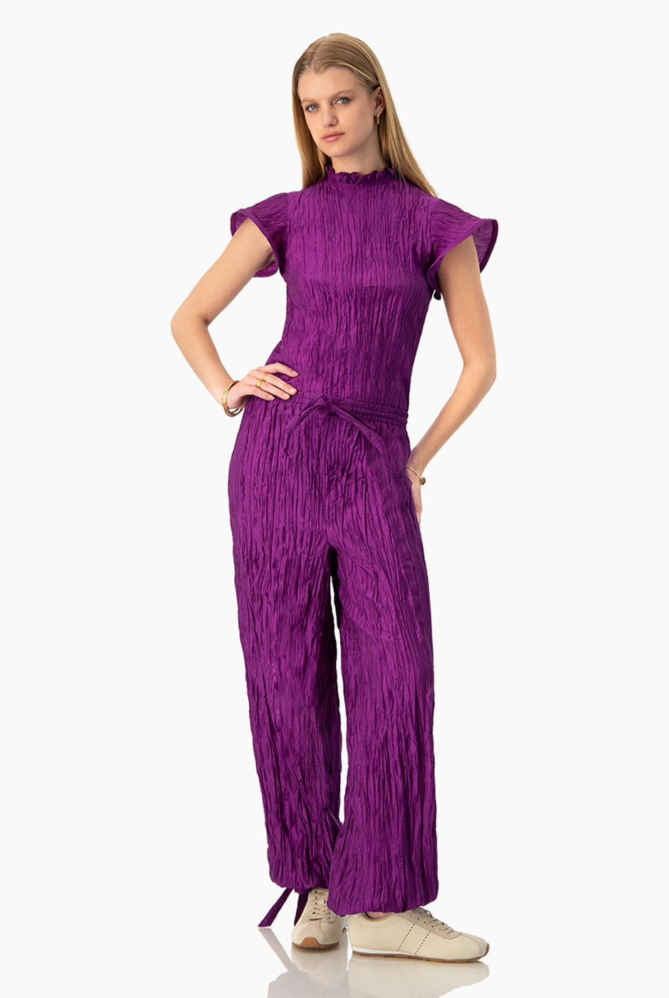 Pantalón morado amplio con cintas en tobillos y cintura