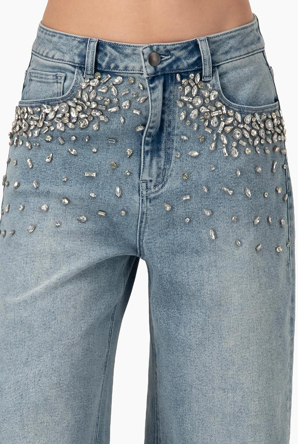 Jeans denim amplio con pedreria