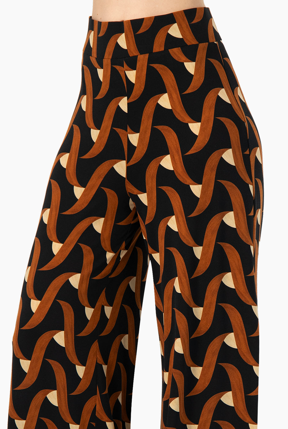 Pantalón amplio multicolor con estampado geométrico