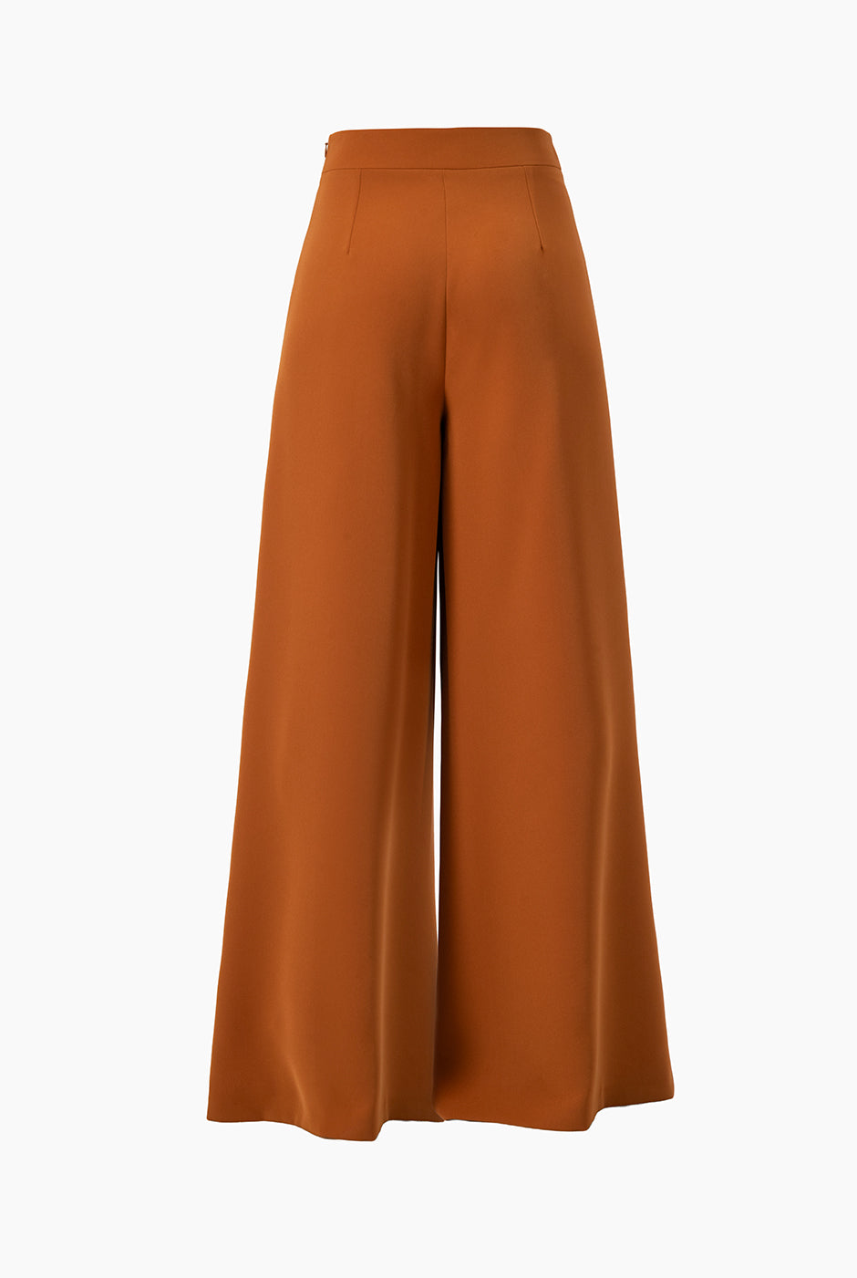Pantalón café de pierna ancha sin bolsillos, elegante y suelto.