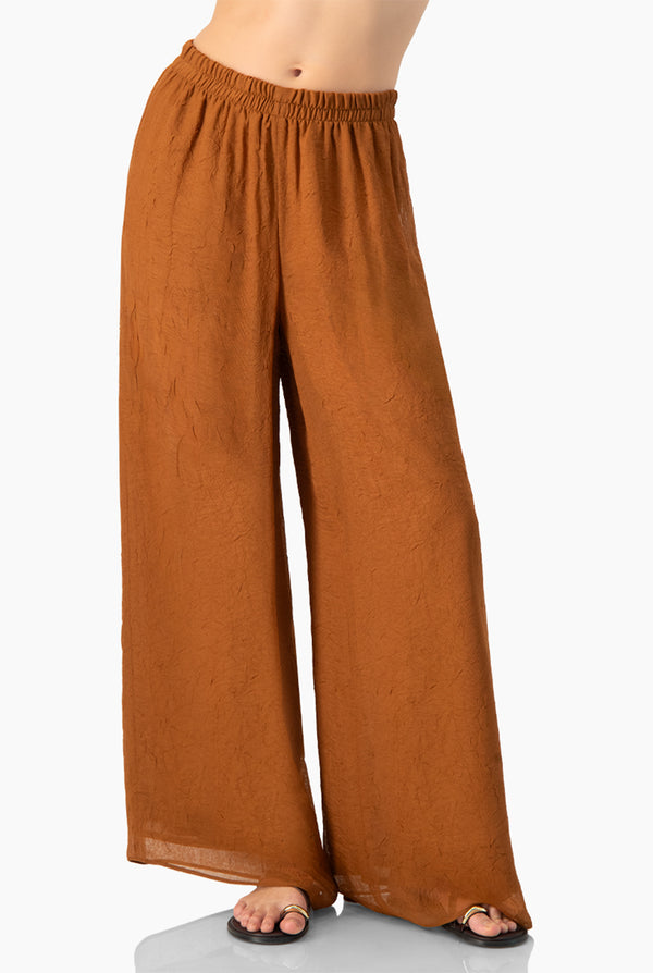Pantalon cafe de pierna amplia