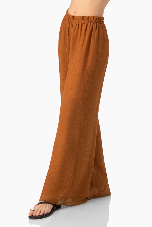 Pantalon cafe de pierna amplia