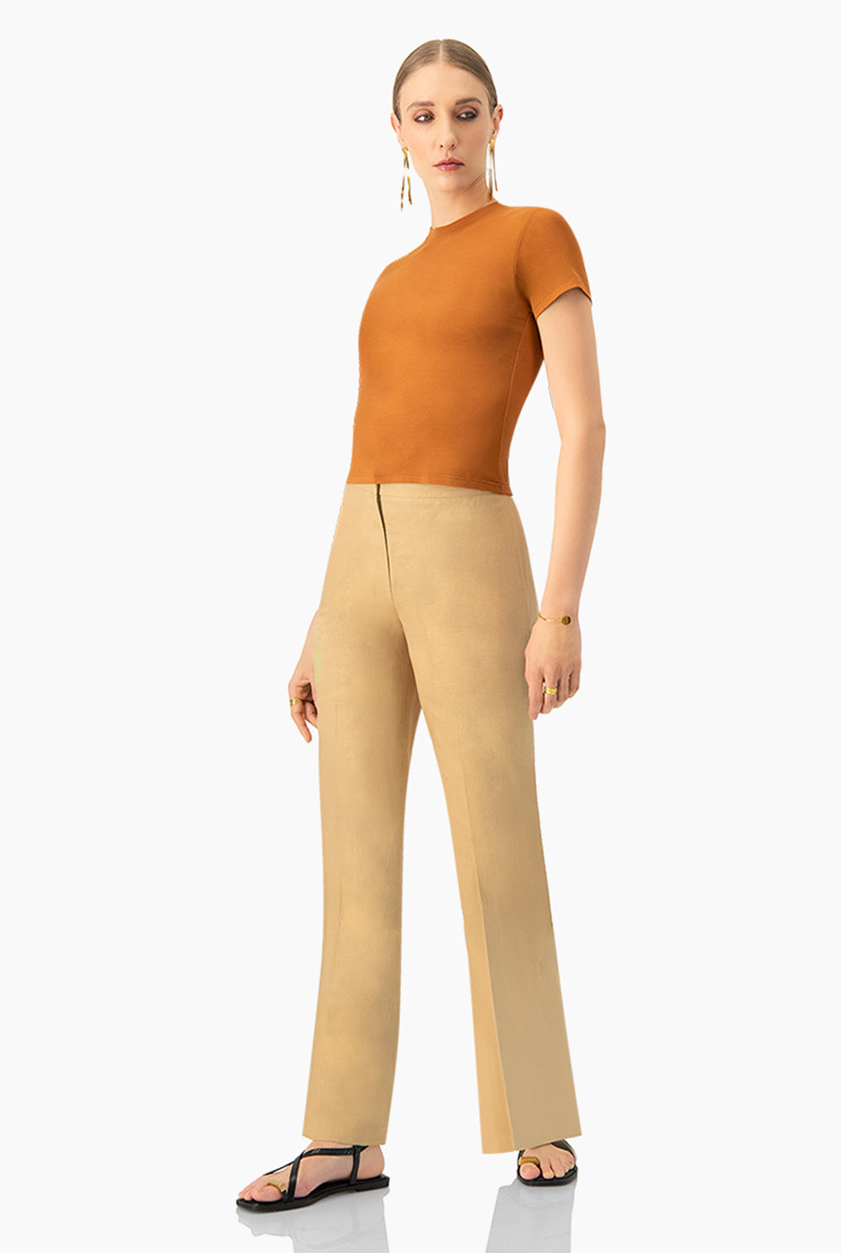 Pantalón beige recto de lino sin bolsillos
