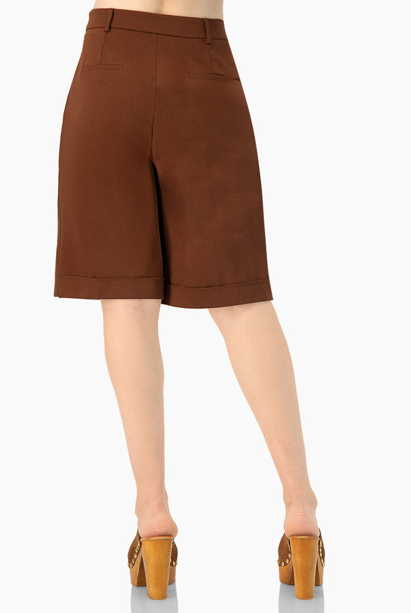 Bermuda lisa con bolsillos