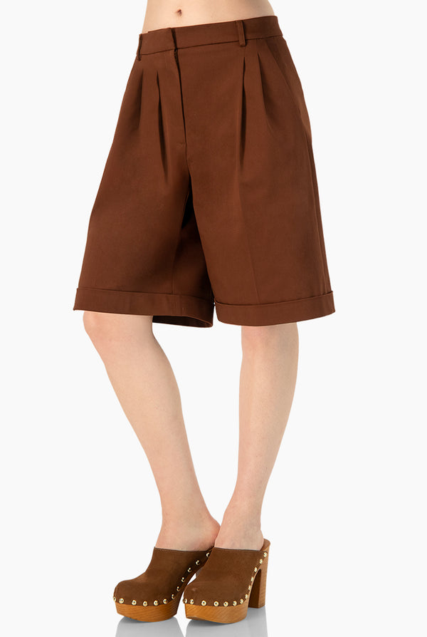 Bermuda lisa con bolsillos