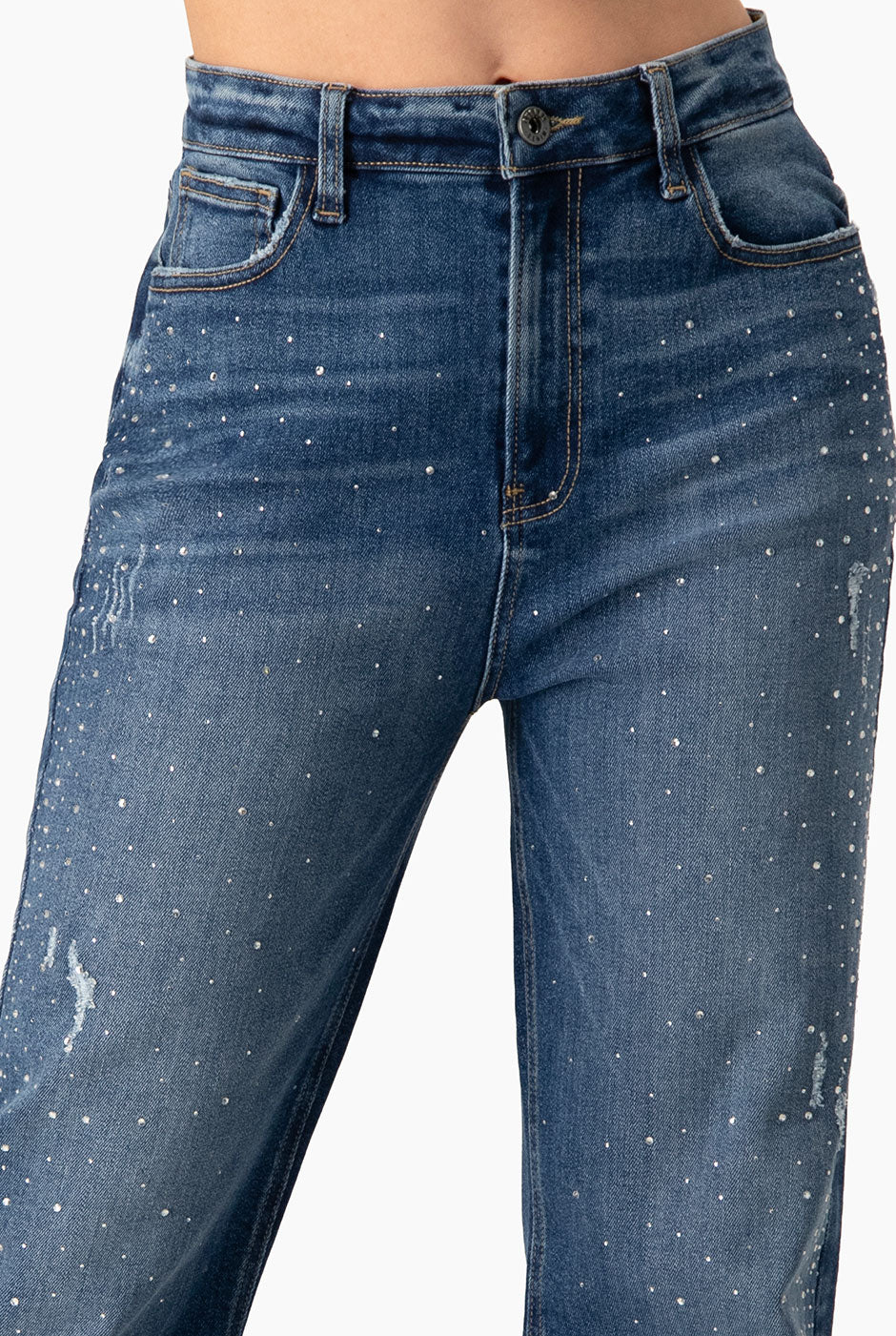 Jeans mom azul con destrucción y estoperol