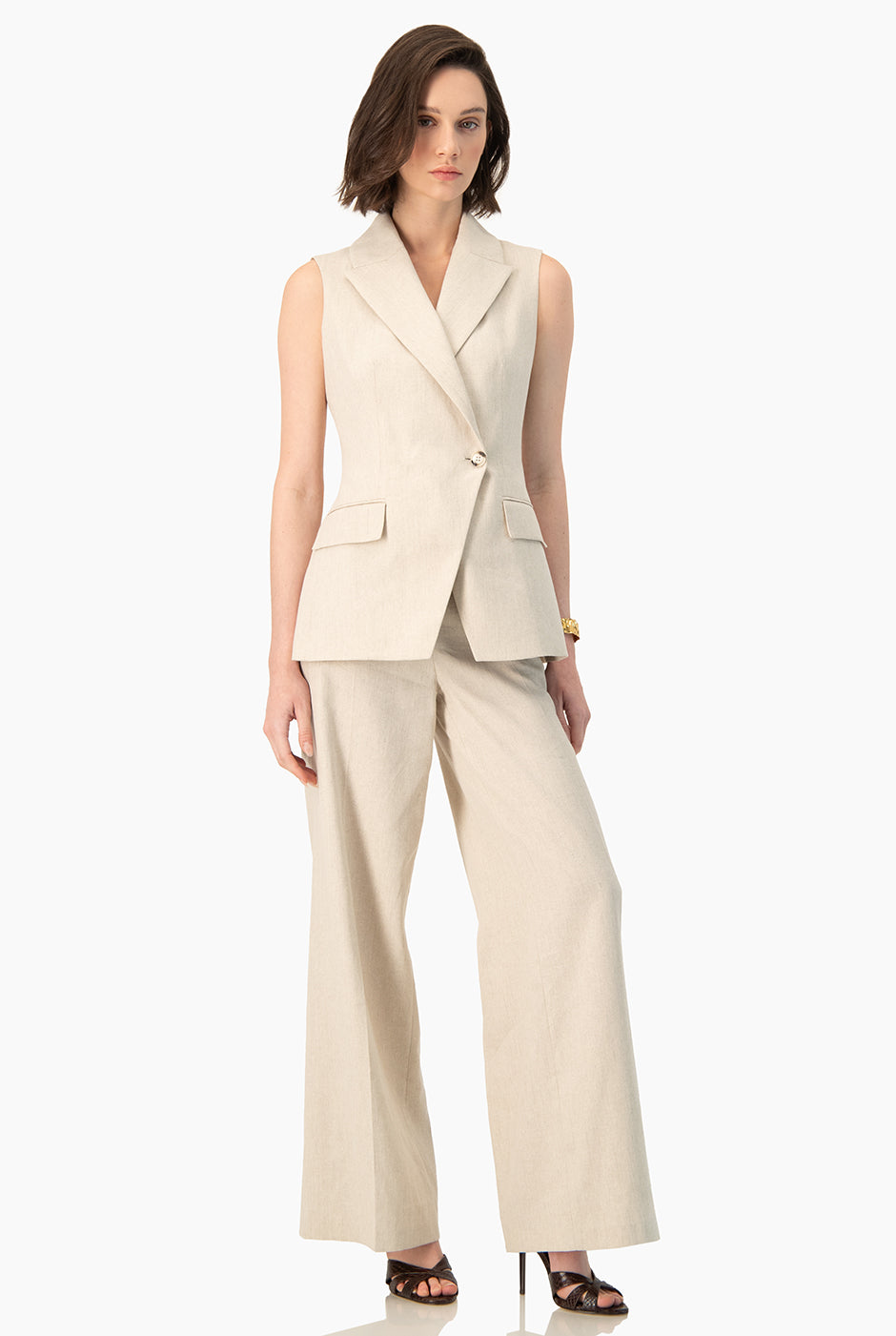 Pantalón recto Ivonne beige con bolsillos y cierre oculto