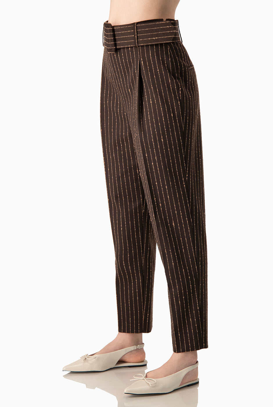 Pantalón recto de rayas café Ivonne con cinturón