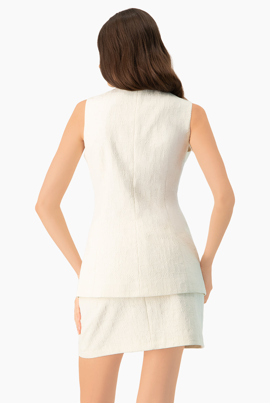 Chaleco marfil elegante con botones frontales