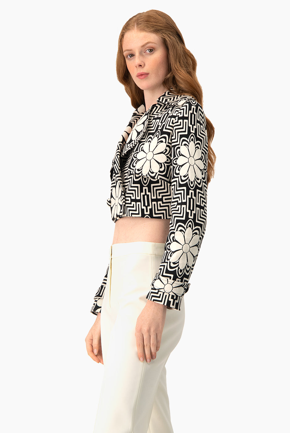 Saco torera negro con estampado floral y geométrico