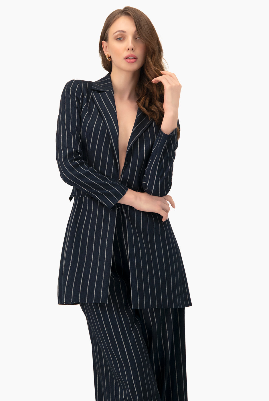 Saco blazer azul marino con rayas y bolsillos