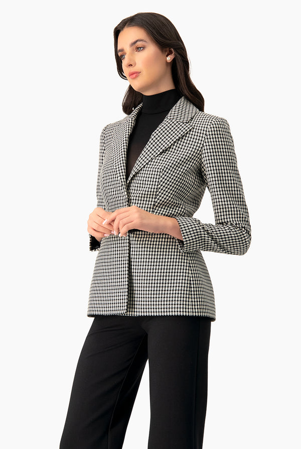 Saco con bolsillos y cinturon