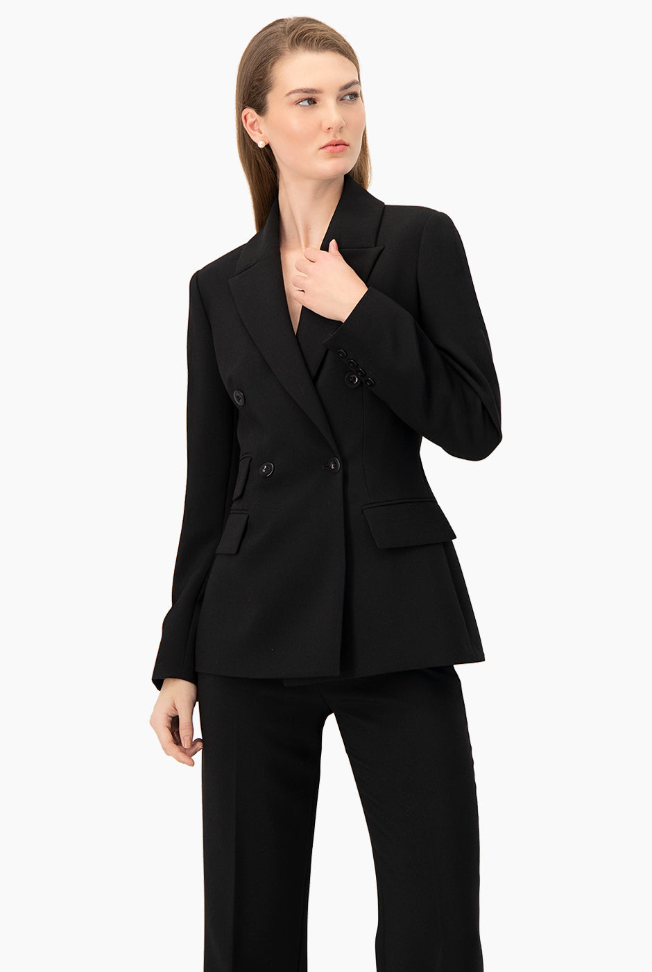 Saco sastreado negro con bolsillos y botones dobles