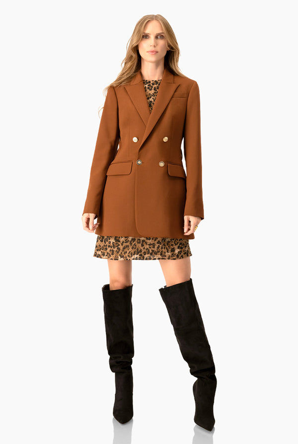 Saco cruzado y cinta en cintura