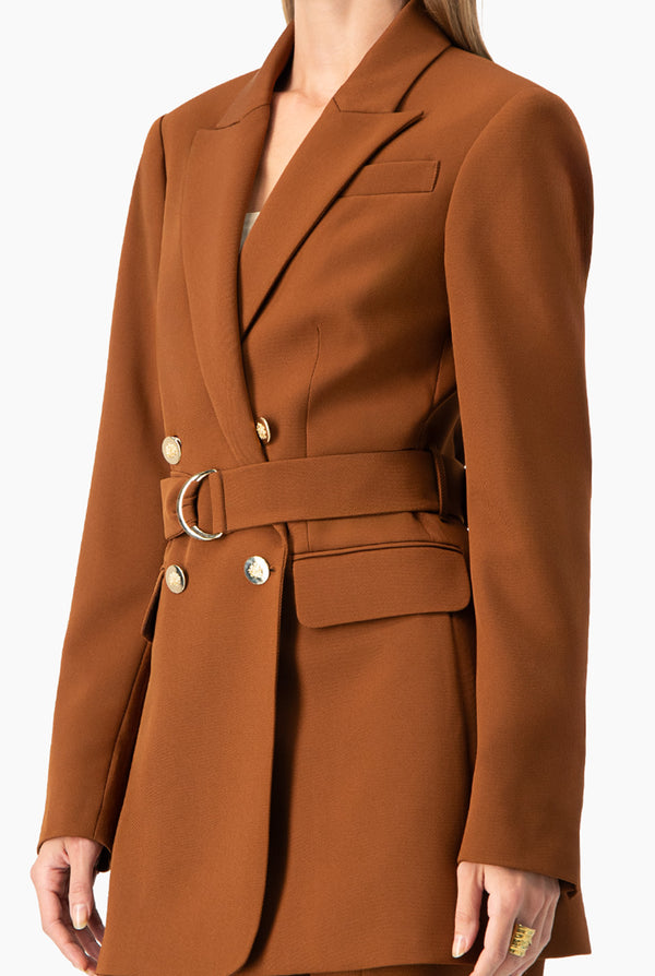 Saco cruzado y cinta en cintura