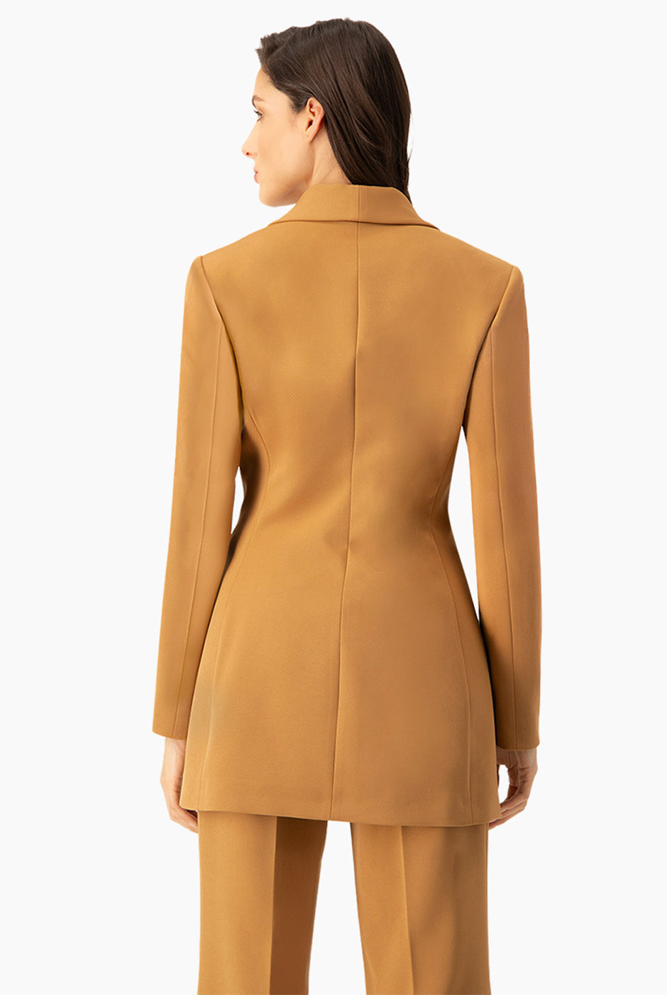 Blazer liso camello con solapa y un botón frontal