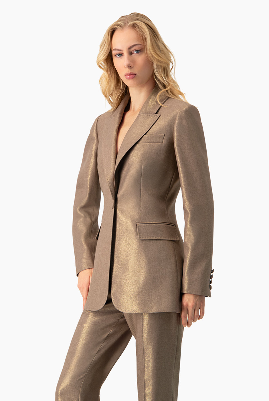 Blazer café elegante con bolsillos y solapa