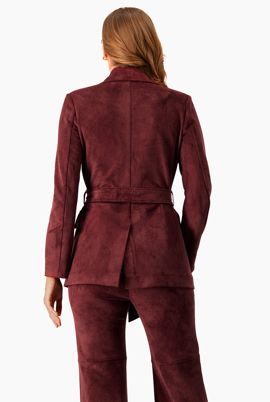 Saco blazer color vino con cinta en la cintura y bolsillos