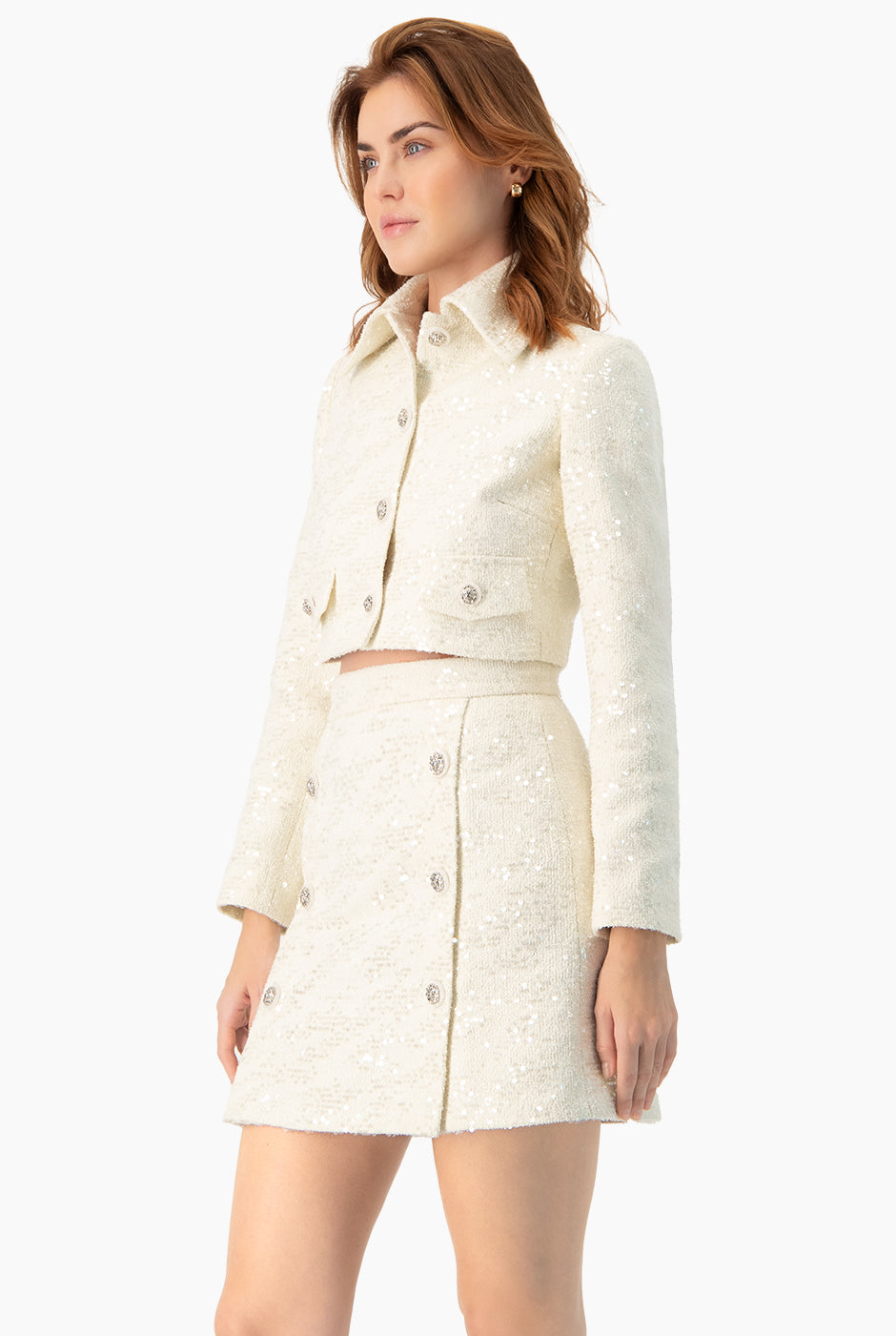 Saco corto marfil con lentejuelas y botones frontales