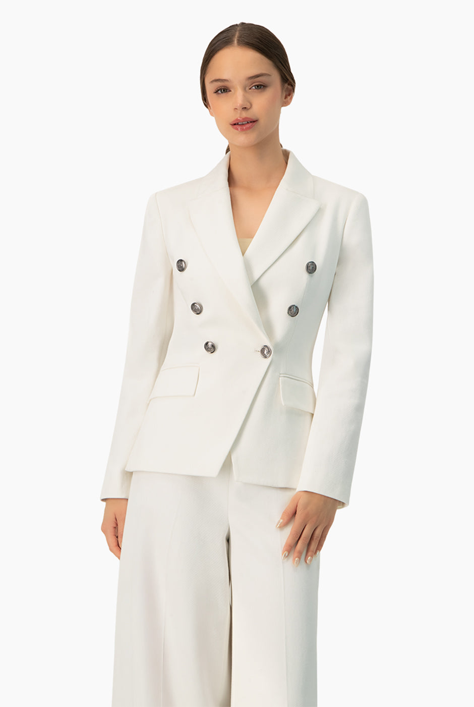 Saco cruzado blanco con botones dobles y bolsillos