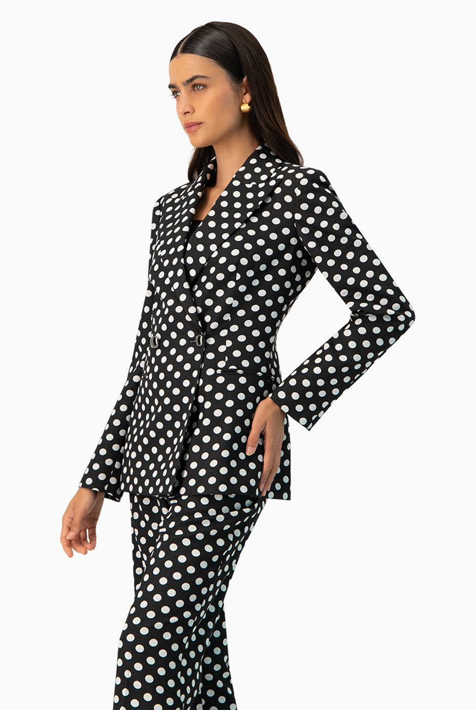 Saco cruzado negro con lunares y doble botón frontal