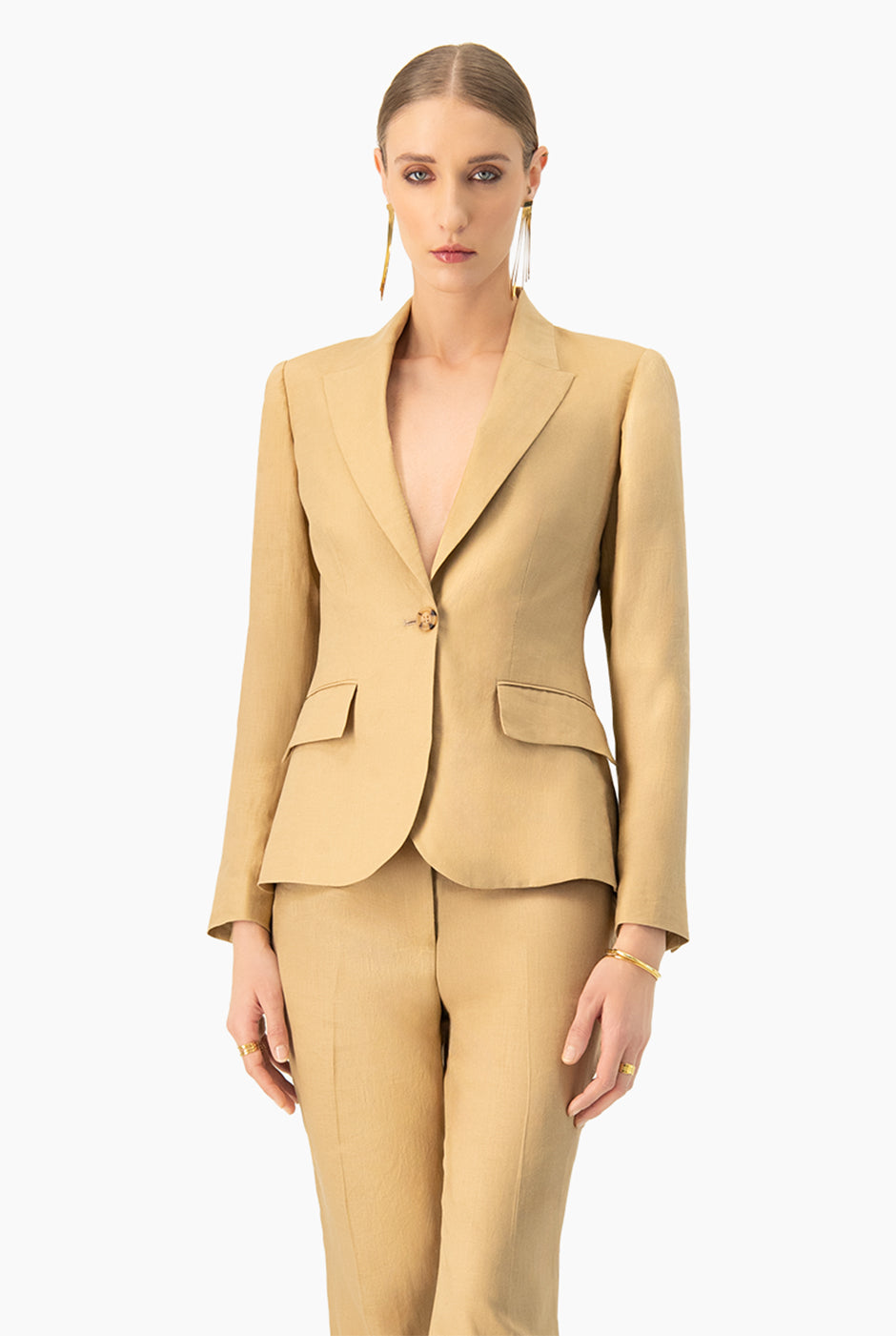 Saco sastreado beige de lino con botón frontal