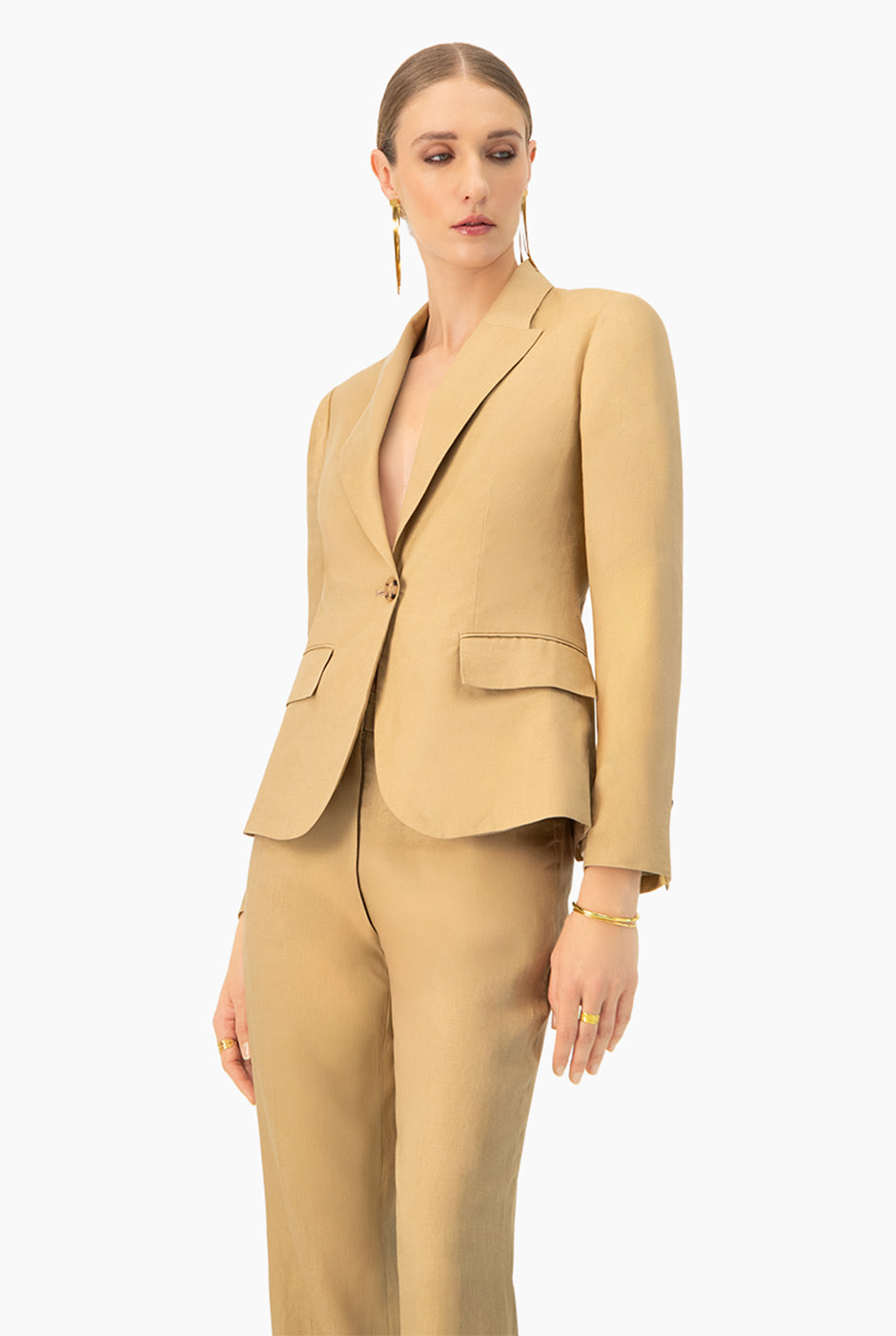 Saco sastreado beige de lino con botón frontal