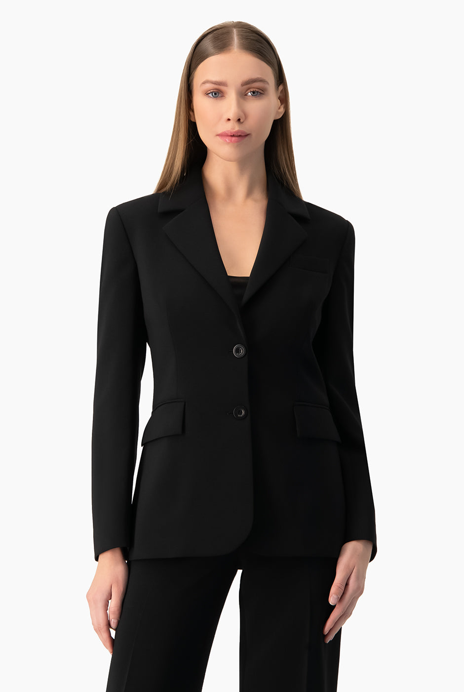 Blazer negro de doble boton con solapas clásicas y bolsillos