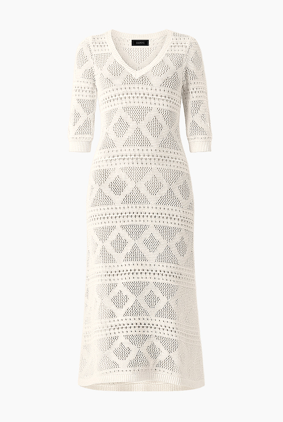 Vestido Off-White calado, largo, con cuello en V y mangas tres cuartos.