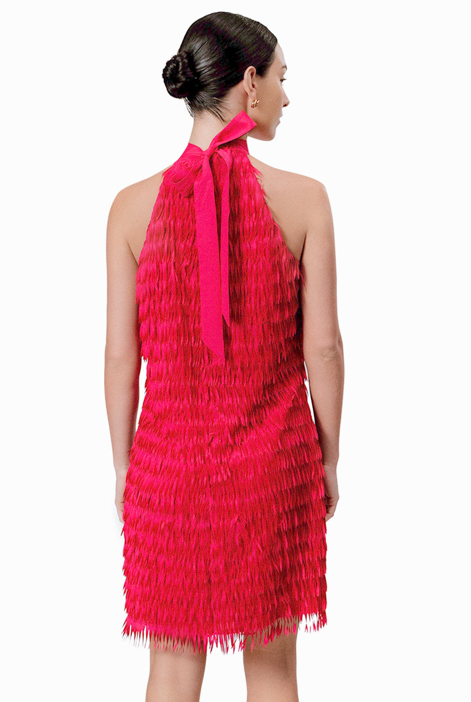 Vestido corto fucsia con cuello halter y flecos